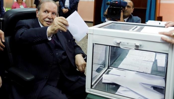 الرئيس الجزائري يدلي بصوته في الانتخابات البرلمانية - أرشيقية