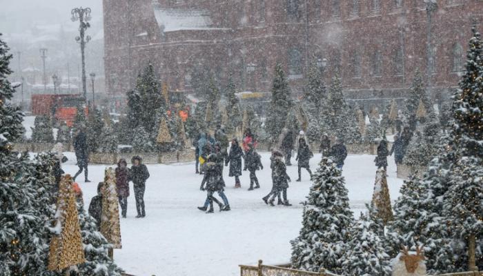 الثلوج تكسو العاصمة الروسية موسكو