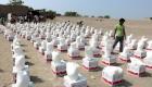 "الهلال الأحمر الإماراتي" توزع 100 طن مساعدات غذائية في الحديدة اليمنية