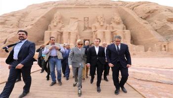  ماكرون وزوجته في معبد أبوسمبل