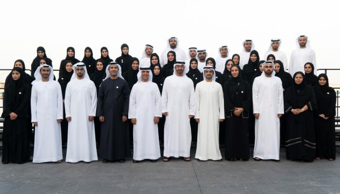 محمد بن زايد يستقبل وفد دائرة تنمية المجتمع