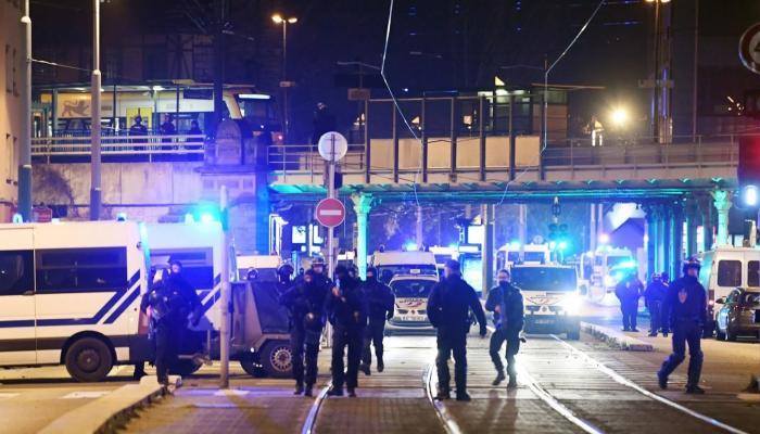 عناصر من الشرطة الفرنسية في موقع الهجوم الإرهابي - أرشيفية