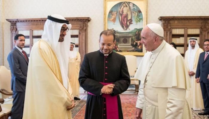 الشيخ محمد بن زايد آل نهيان والبابا فرنسيس (أرشيفية)