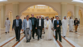 حاكم الشارقة مع كبار الفنانين العرب