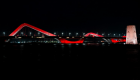 إضاءة جسر الشيخ زايد في أبوظبي بألوان العلم الصيني