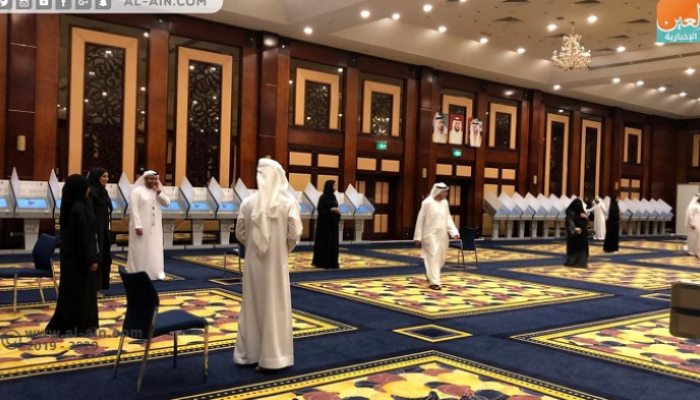 جانب من عمليات التصويت بانتخابات المجلس الوطني الاتحادي بالإمارات