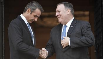 رئيس وزراء اليونان خلال لقاءه مع وزير الخارجية الأمريكي