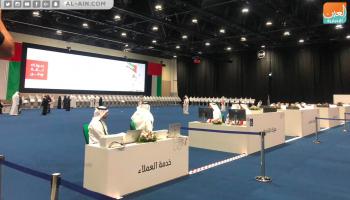 توافد الناخبين على مركز اقتراع 