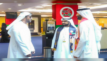 ناخبون داخل أحد مراكز الاقتراع في رأس الخيمة 