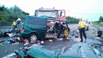 تصادم بين شاحنة وحافلة برومانيا