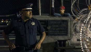 أحد أفراد الشرطة المكسيكية