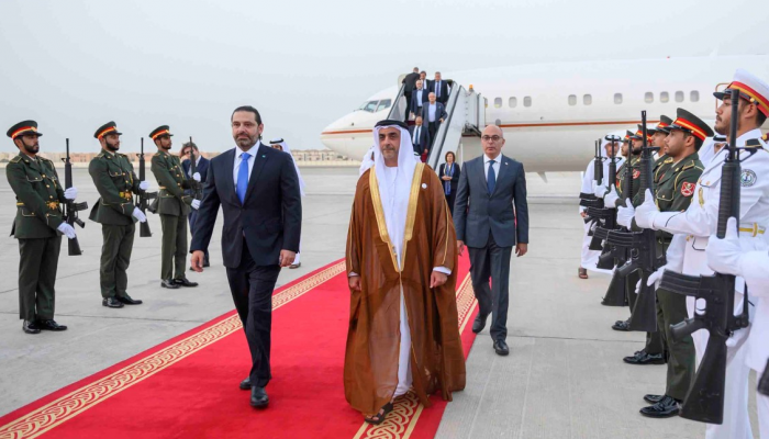 الشيخ سيف بن زايد آل نهيان خلال استقبال سعد الحريري