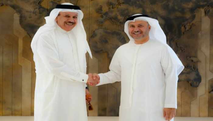 قرقاش خلال استقباله الزياني في أبوظبي