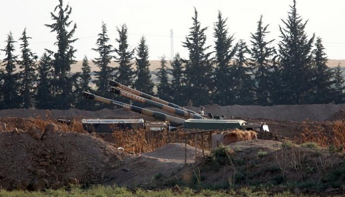 أحد المدافع التركية على الحدود مع سوريا - رويترز