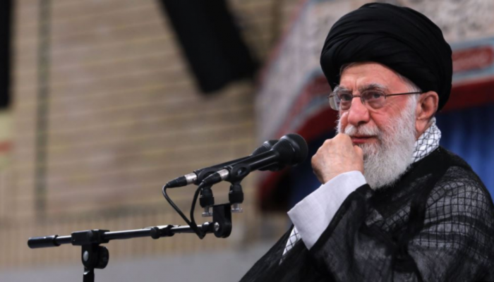 خامنئي خلال خطاب له في حسينية الخميني بطهران