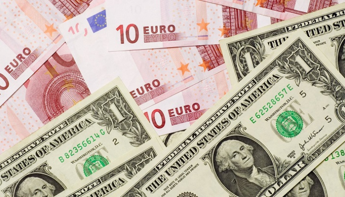 الدولار يسجل أكبر انخفاض في 5 أسابيع واليورو يرتفع