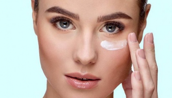 من المهم العناية بالبشرة جيدا بواسطة مواد الترطيب 