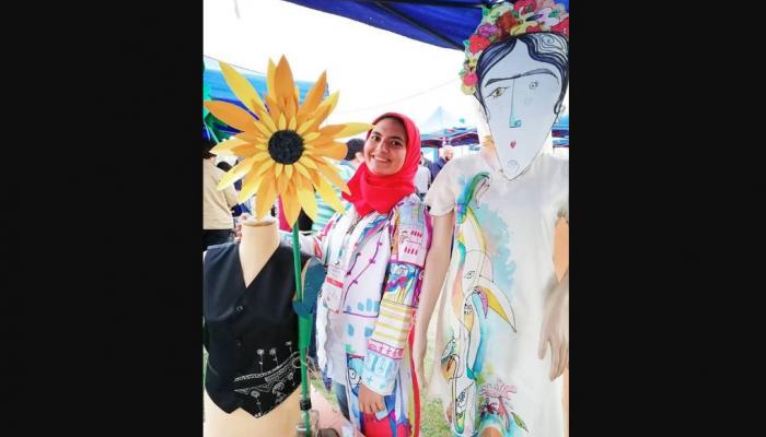 سمية أبوالعز مصممة أزياء صديقة البيئة
