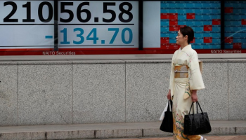 أسهم اليابان تبلغ أعلى مستوى في 10 أشهر مع تراجع الين