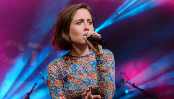 المطربة الألمانية أليس ميرتون