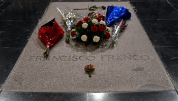 ضريح فرانكو في مجمع "فاييه دي لوس كايدوس"