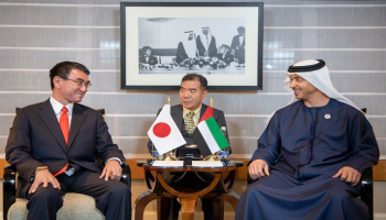 الشيخ هزاع بن زايد آل نهيان ووزير الدفاع الياباني