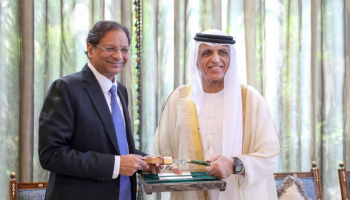 الشيخ سعود بن صقر القاسمي يستقبل رئيس شركة 