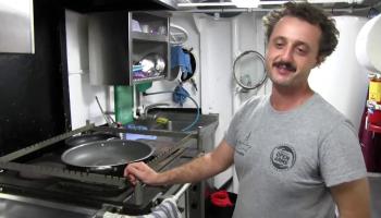 قوسطنطينو تينوتا رجل الأعمال الإيطالي على متن سفينة أوبن أرمز الإسبانية