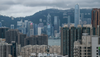هونج كونج تشهد تباطؤا اقتصاديا في ظل الأزمة السياسية المستمرة