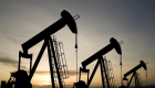 النفط يكسر حاجز 61 دولارا بفعل هبوط المخزون الأمريكي