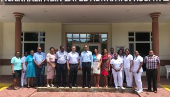 أحد طواقم مستشفى الشيخ خليفة بن زايد 