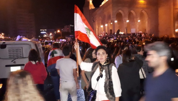 مادلين طبر خلال مشاركتها في مظاهرات لبنانية