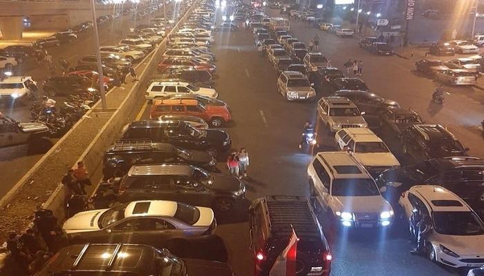 السيارات تبدأ بإغلاق الطرقات في بيروت