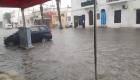 الأمطار تغرق شوارع تونس والسكان يلجأون للقوارب