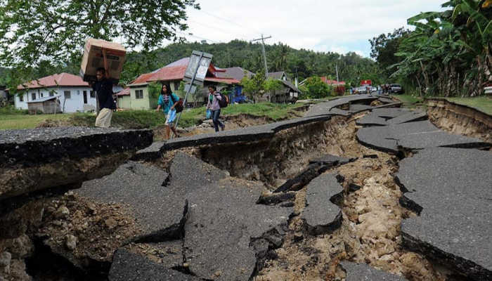 من آثار زلزال قوي ضرب الفلبين قبل أسبوعين - أرشيفية