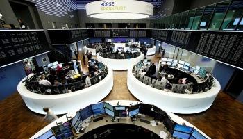 قطاع السيارات يحد من خسائر أسهم أوروبا مع استمرار شكوك بشأن التجارة