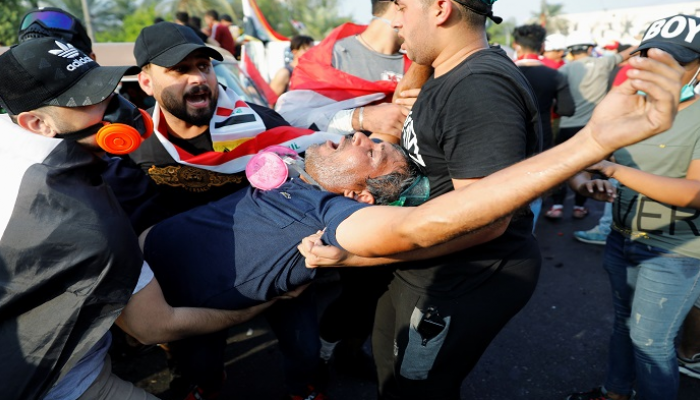 إصابة أحد المتظاهرين خلال الاحتجاجات - رويترز 