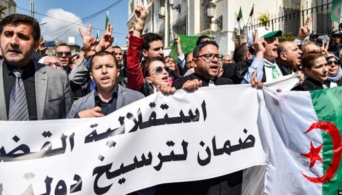 مسيرة لقضاة ومحامين في الجزائر تدعو إلى استقلالية العدالة