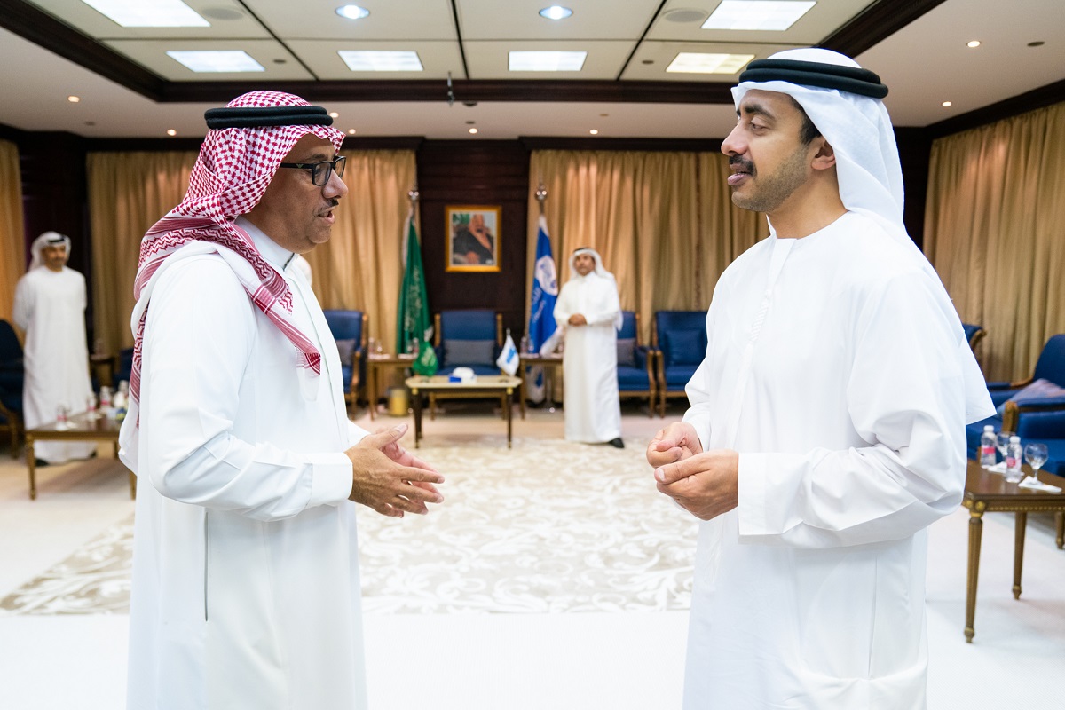 عبدالله بن زايد يزور جامعة الملك سعود ومعهد الدراسات في الرياض