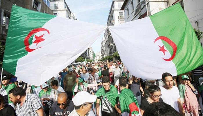 أسبوع ساخن في الجزائر بين إضراب القضاة وانتخابات تصارع بين الرفض والإصرار عليها