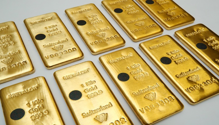 أسعار الذهب تنخفض بعد بيانات قوية لمصانع الصين