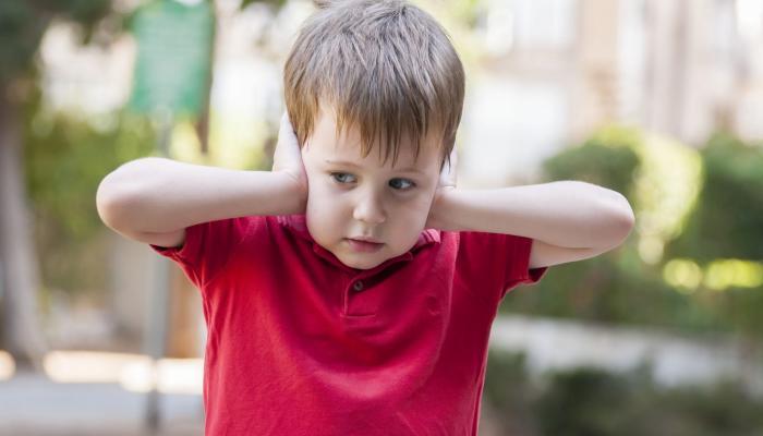 تختلف أعراض الإصابة بالتوحد من طفل لآخر