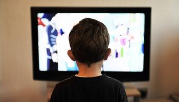 مشاهدة التلفاز تسبب التوحد إذا كان الطفل لديه الاستعداد