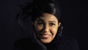 الفنانة فيفي عبده خلال جلسة التصوير