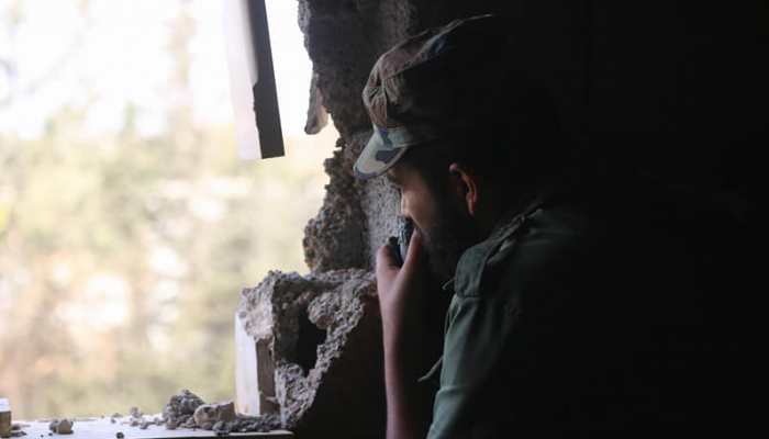 ضابط بالجيش الليبي في محاور العاصمة طرابلس