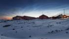 غيوم زرقاء كهربائية في سماء أنتاركتيكا