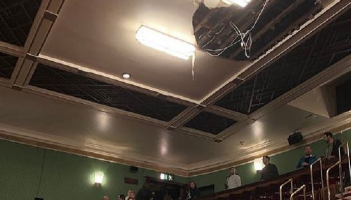 انهيار بسقف مسرح بيكاديلي في لندن