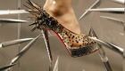 قصة ألم وإكراه.. معرض باريسي يرصد تاريخ الأحذية