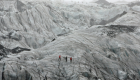 تلاميذ يراقبون آثار التغير المناخي على أقدم نهر جليدي بأيسلندا