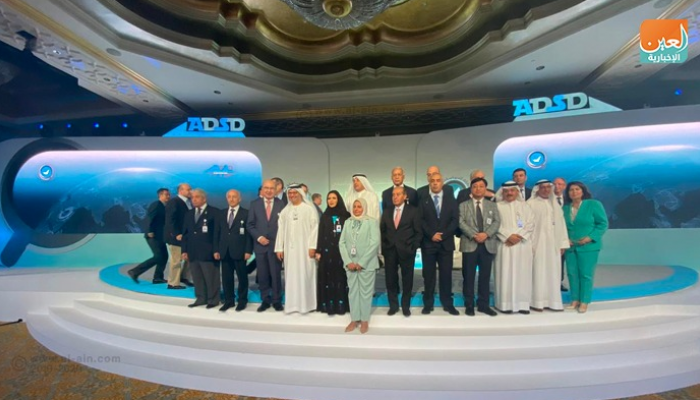 صورة جماعية للمشاركين بملتقى أبوظبي الاستراتيجي السادس